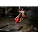 MILWAUKEE Akku-Geradschleifer M12 FDGS-422B (1 x 4,0 Ah Akku + 1 x 2,0 Ah Akku + Ladegerät)