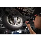 MILWAUKEE Akku-LED-Taschenlampe 2000 lm mit einstellbarem Fokus L4 FL2000-301 (1 x 3,0 Ah Akku + USB