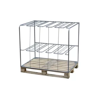 Präsentationswand für Gartengeräte auf Palette