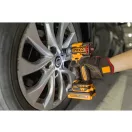 INGCO Akku-Schlagschrauber 1/2" 405 Nm bürstenlos 20 V (2 x 2,0 Ah Akku + Ladegerät)