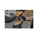 DEWALT Akku-Schlagschrauber 18 V 1/2" 812 Nm ohne Kohlebürsten (2 x 5,0 Ah Akku + Ladegerät + TSTAK)