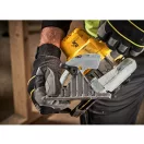DEWALT Akku-Kreissäge 18 V ohne Kohlebürste (2 x 5,0 Ah Akkus + Ladegerät) DCS565P2