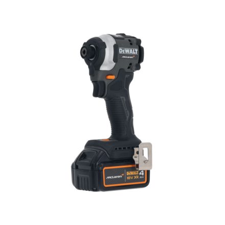 DEWALT/McLaren Akku-Schlagschrauber 18 V 208Nm 1/4" (2 x 4,0 Ah Akku + Ladegerät + TSTAK)